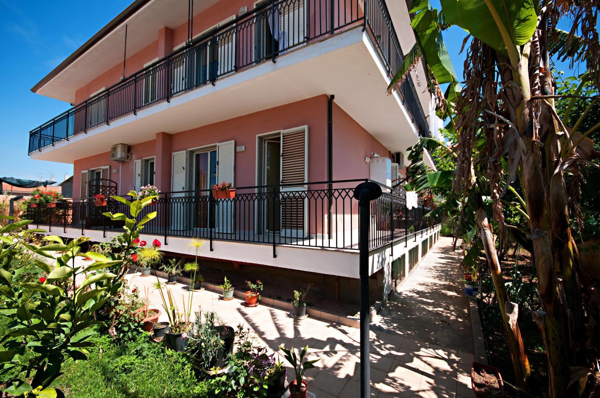 Kosmos Bed & Breakfast Syracuse Exterior photo