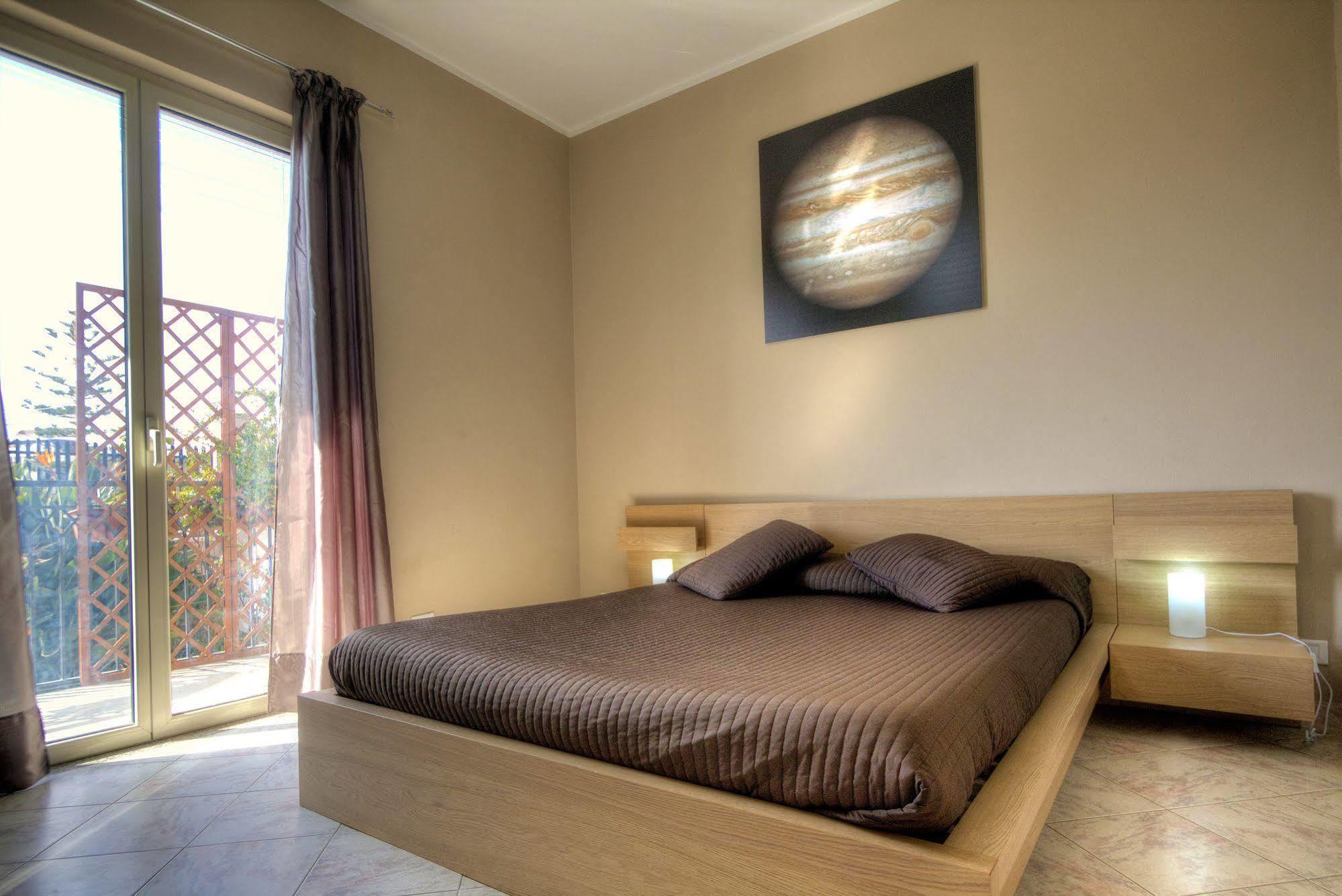 Kosmos Bed & Breakfast Syracuse Exterior photo